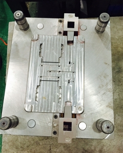 外殼塑料模具201330，深圳塑膠模具廠，精密模具加工